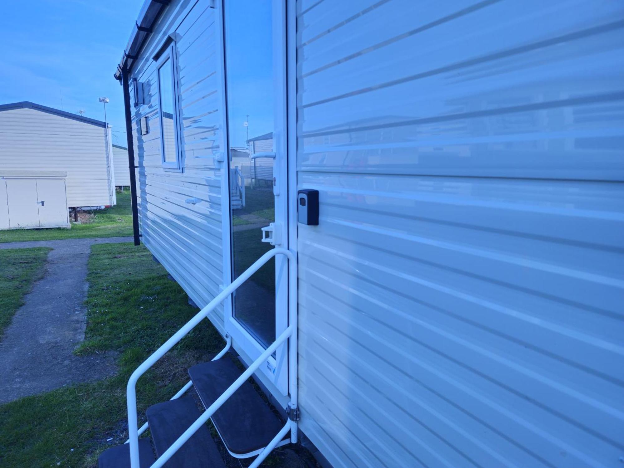 Ultimate Serene Getaway East Mersea Екстериор снимка